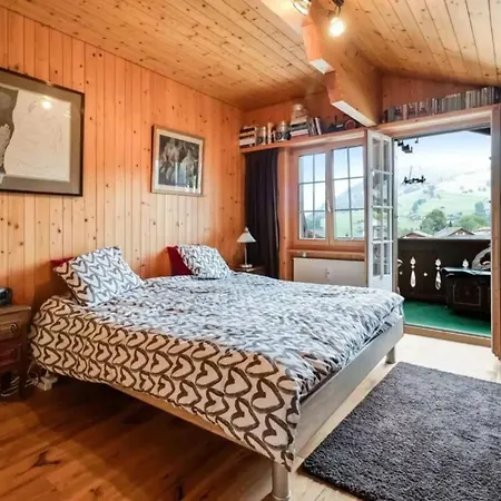 Διαμέρισμα Bright With Balcony In 100 M²